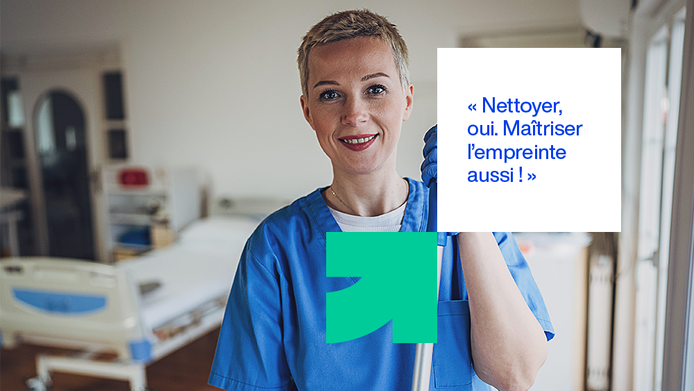 deux agents d'entretien discutent